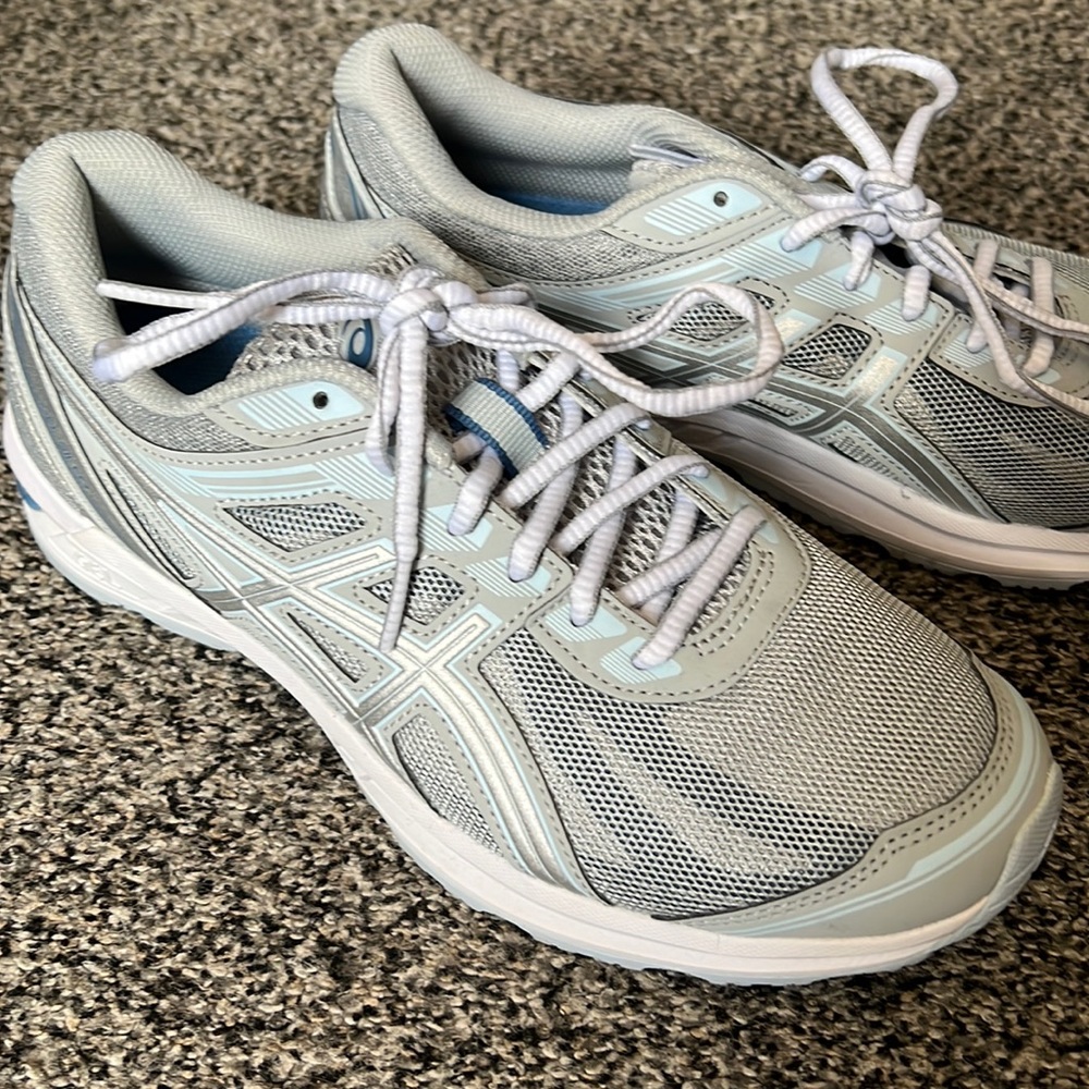 Women’s shoes like new